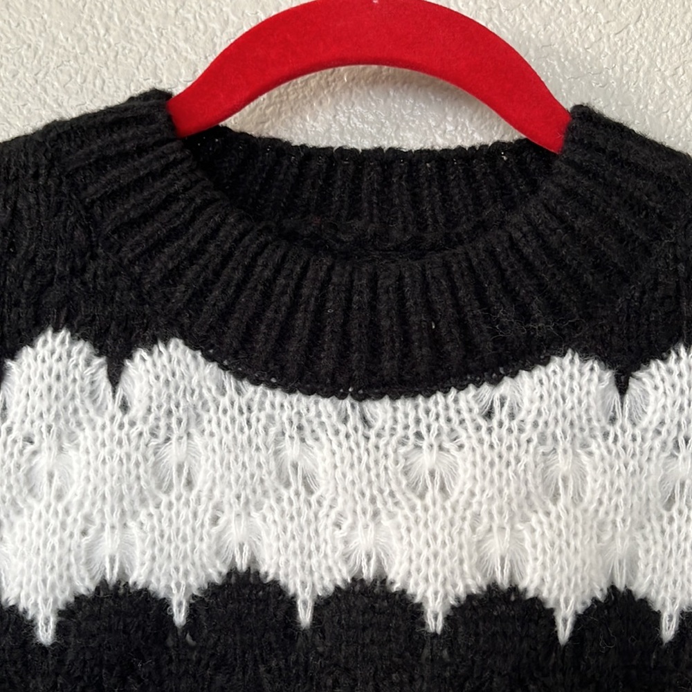 Color block sweater - Picture 3 of 5